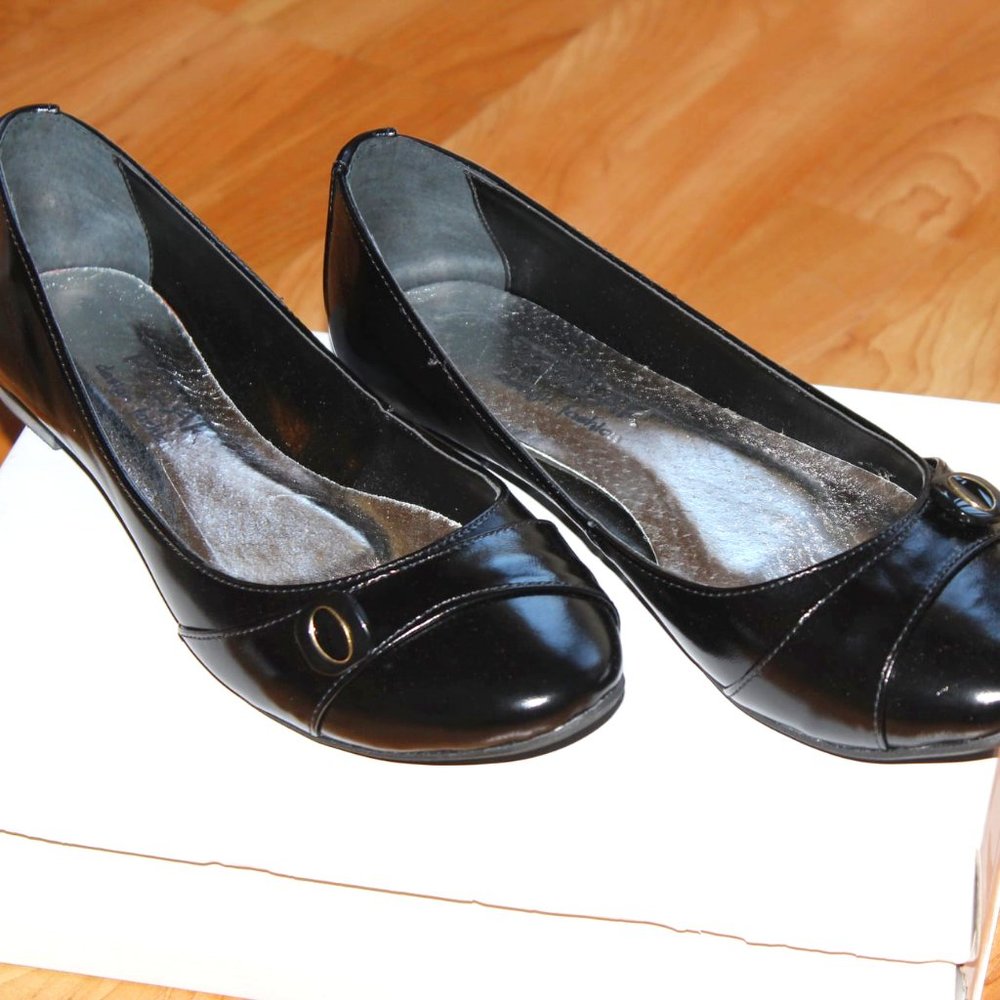 Black flats for ladies from Europe